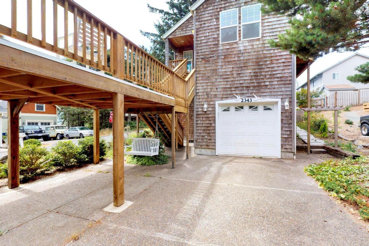 Beach House With A Park Lincoln City Exterior foto
