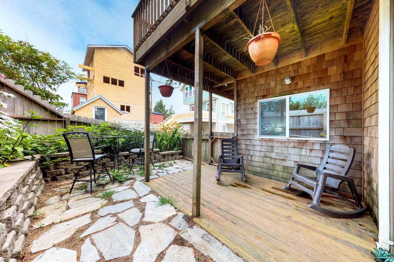 Beach House With A Park Lincoln City Exterior foto