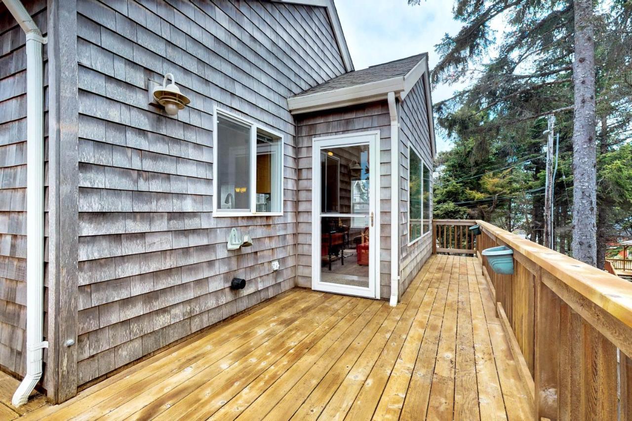 Beach House With A Park Lincoln City Exterior foto