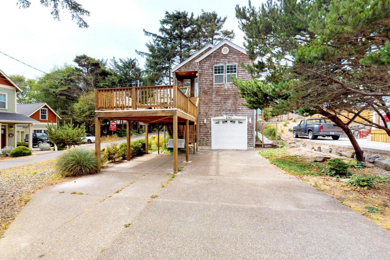 Beach House With A Park Lincoln City Exterior foto