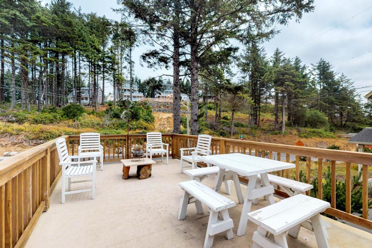 Beach House With A Park Lincoln City Exterior foto